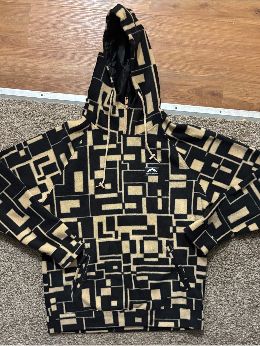 Massive Outdoor Research Geometric Fleece Hoodie Black/Tan Mens Lg NWOT